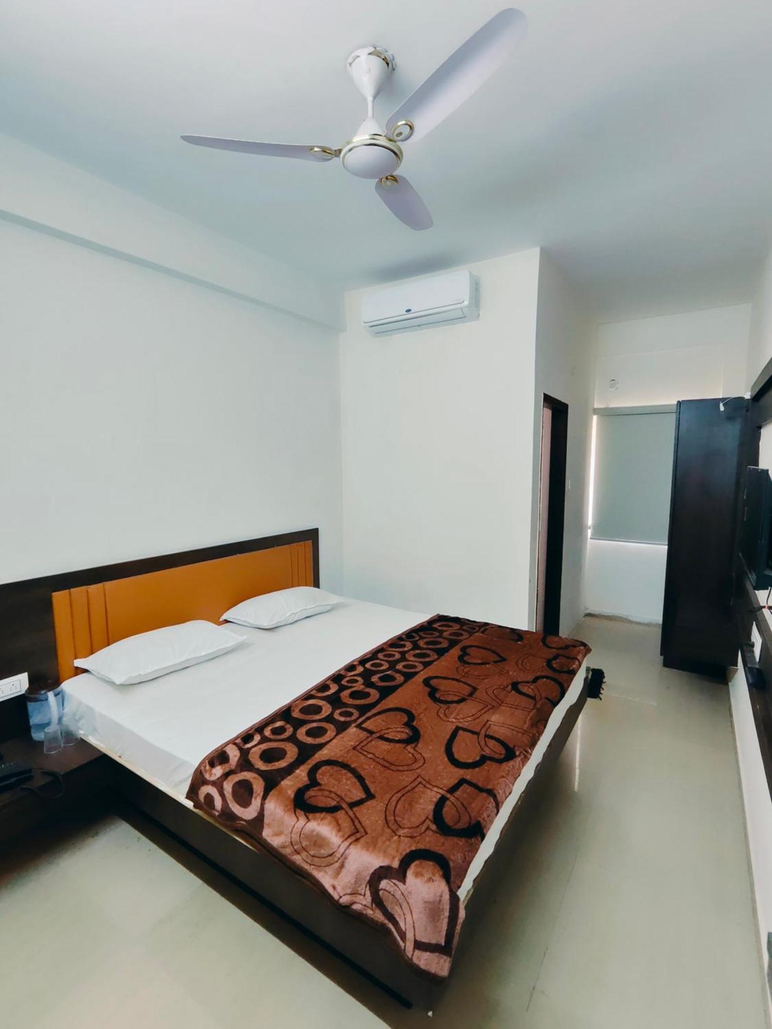 Hotel Heritage Palace Bhuj Buitenkant foto